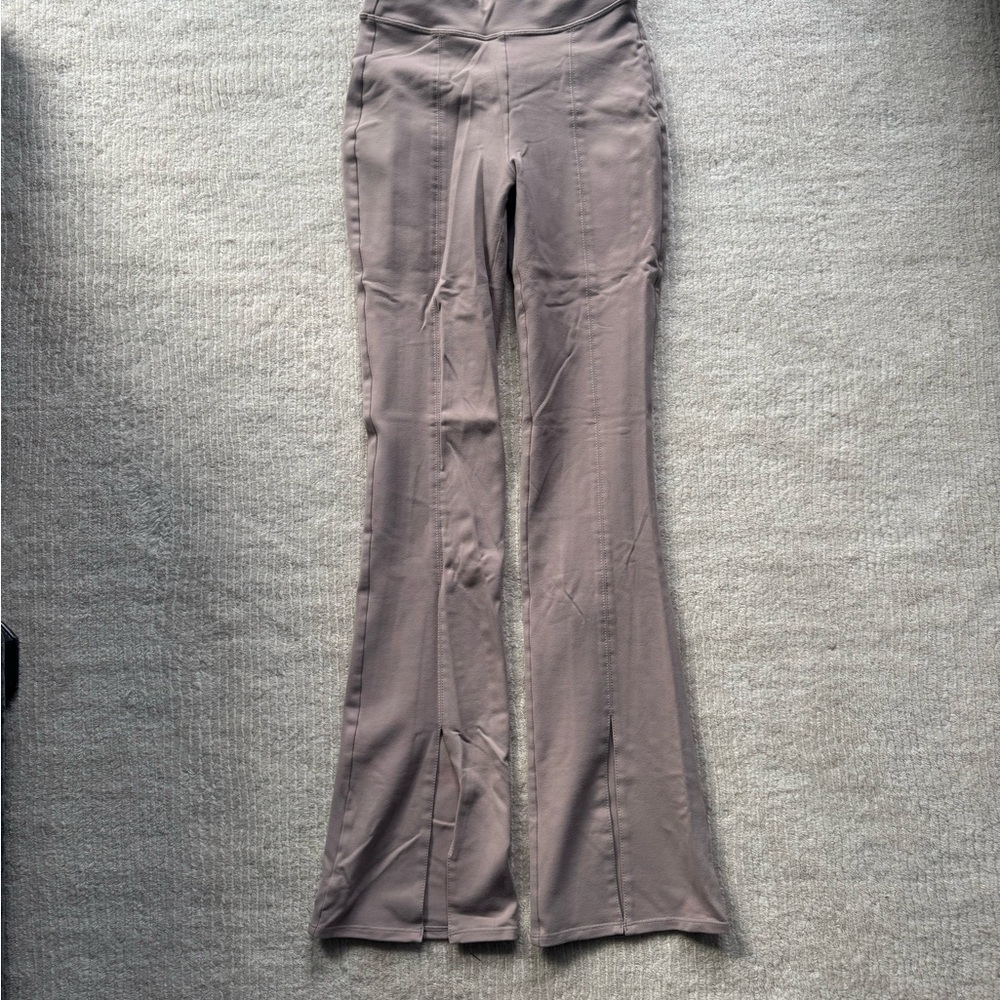 Alo Airbrush High-Waist Flutter Legging